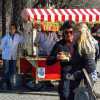 street-seller-at-sultanahmet-obelisk