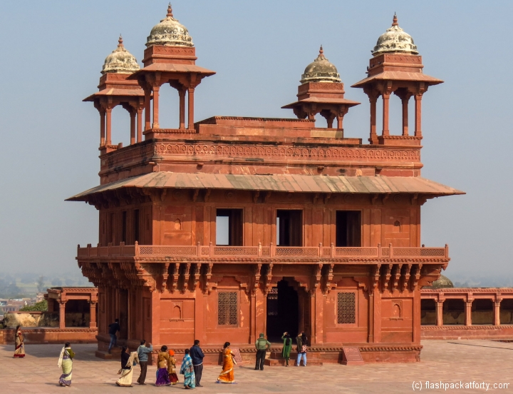 fatehpur-sikri-tourists