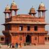 fatehpur-sikri-tourists