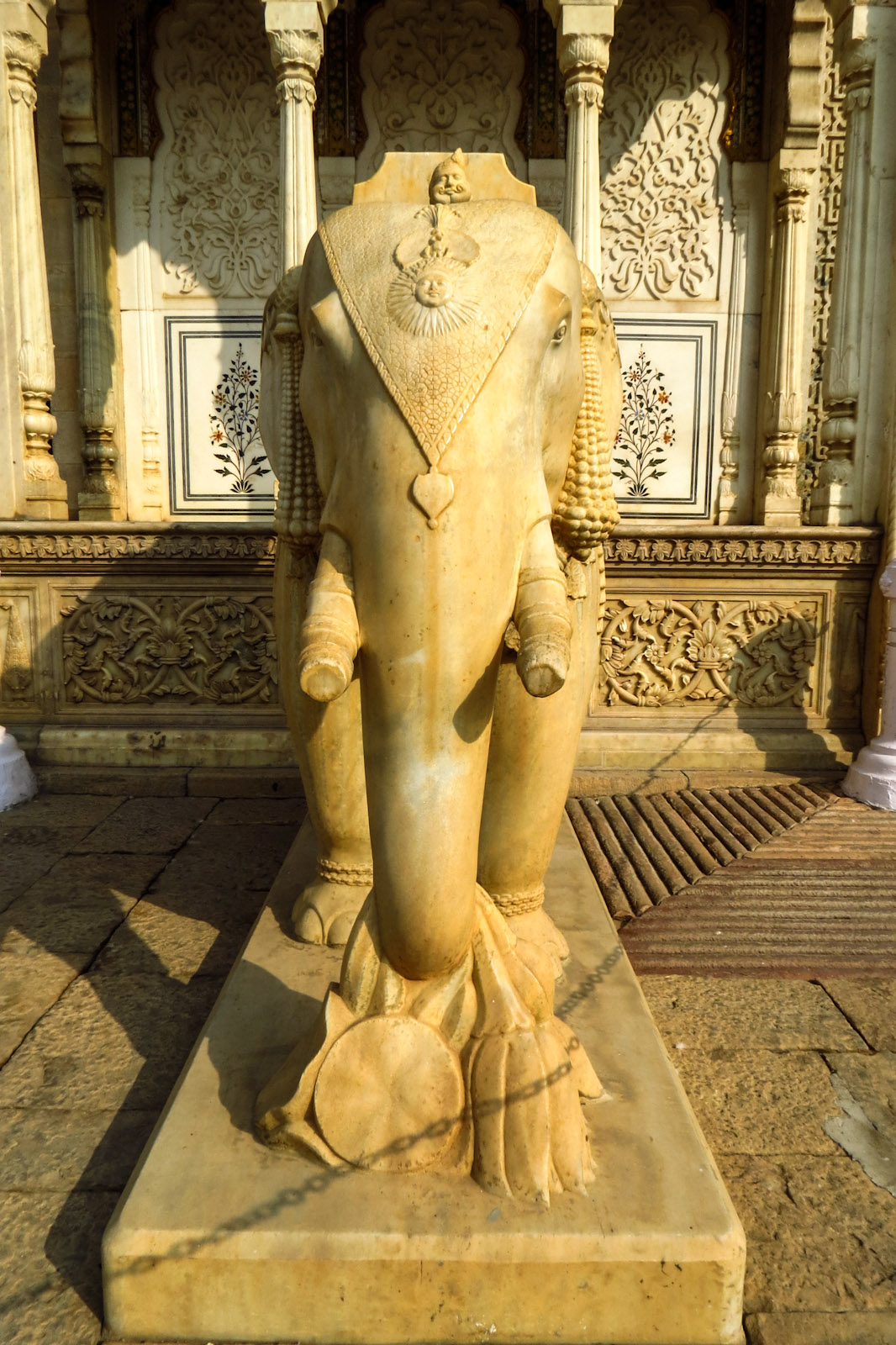 elephant-statue-city-palace-jaipur