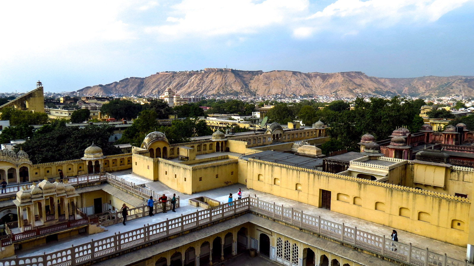 view-of-mountains-from-hawa-mahal