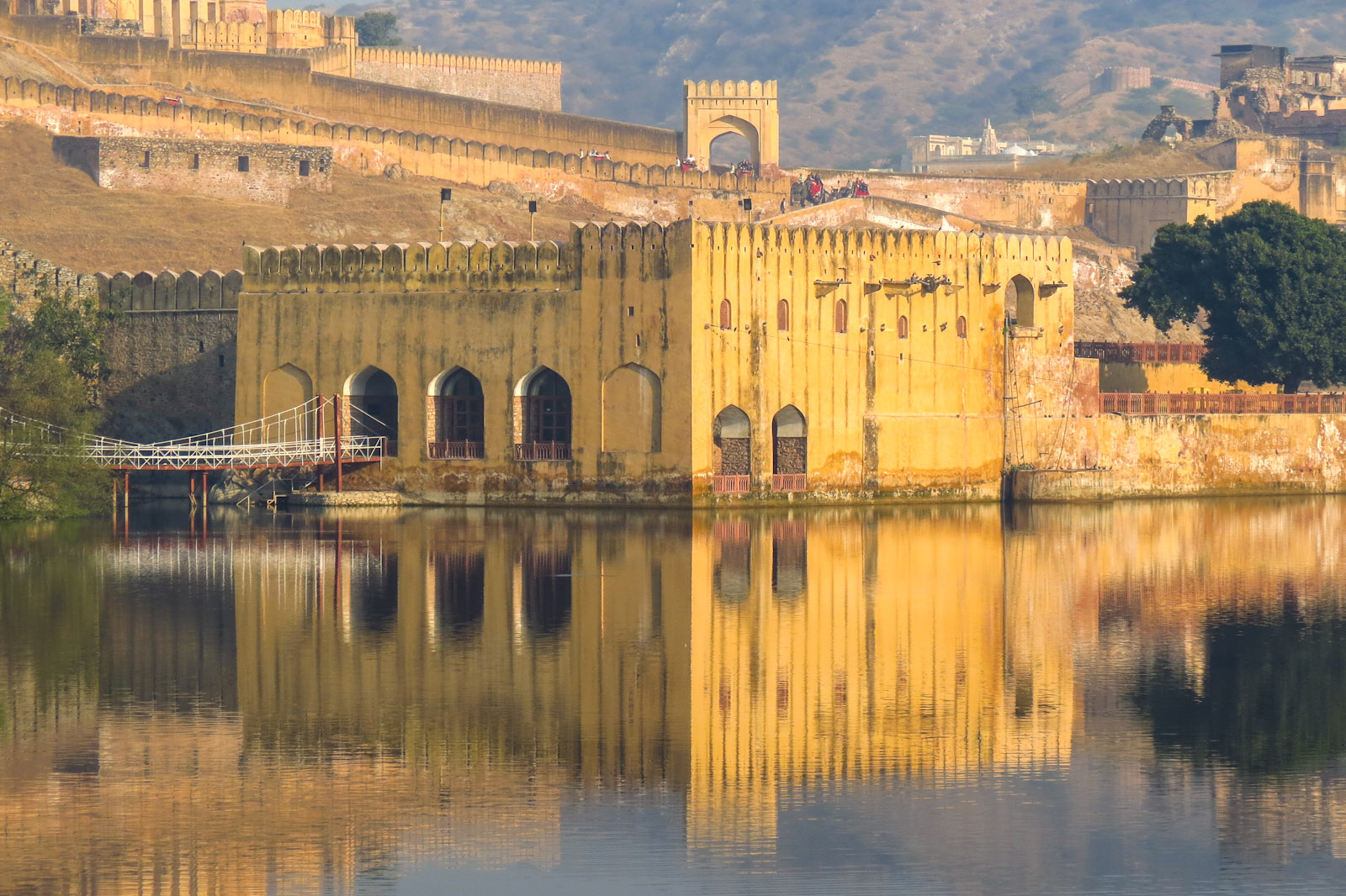 amber-palace-building-reflection-jaipur