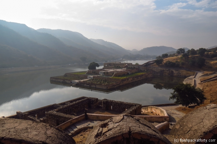 amber-fort-garden-view-with-mountains-jaipur