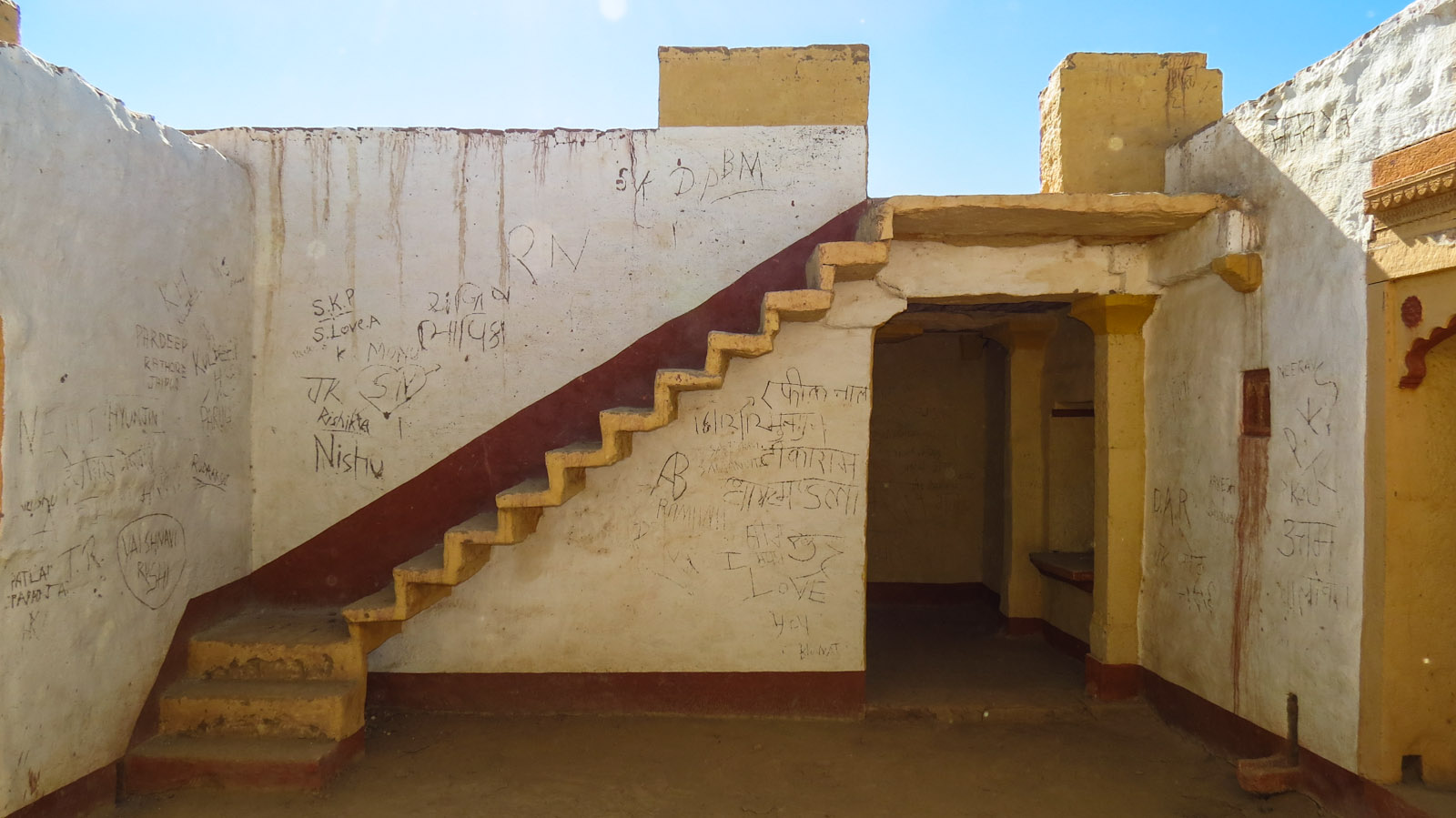 khuldera-house-steps