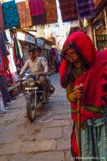 old-woman-in-jaisalmer-bazaar
