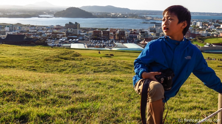 sunrise-mount-jeju-child-with-camera