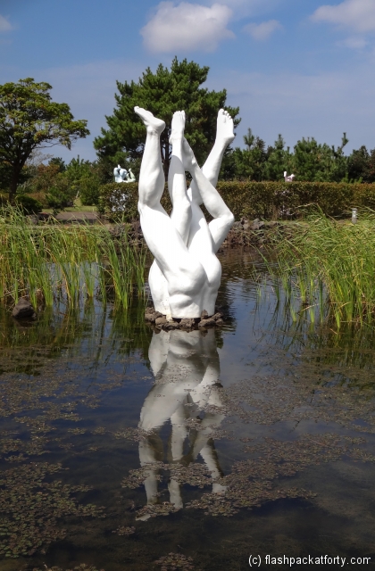 loveland-jeju-couple-in-water