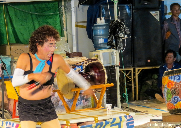 korean-cabaret-performer-jinju-lantern-festival