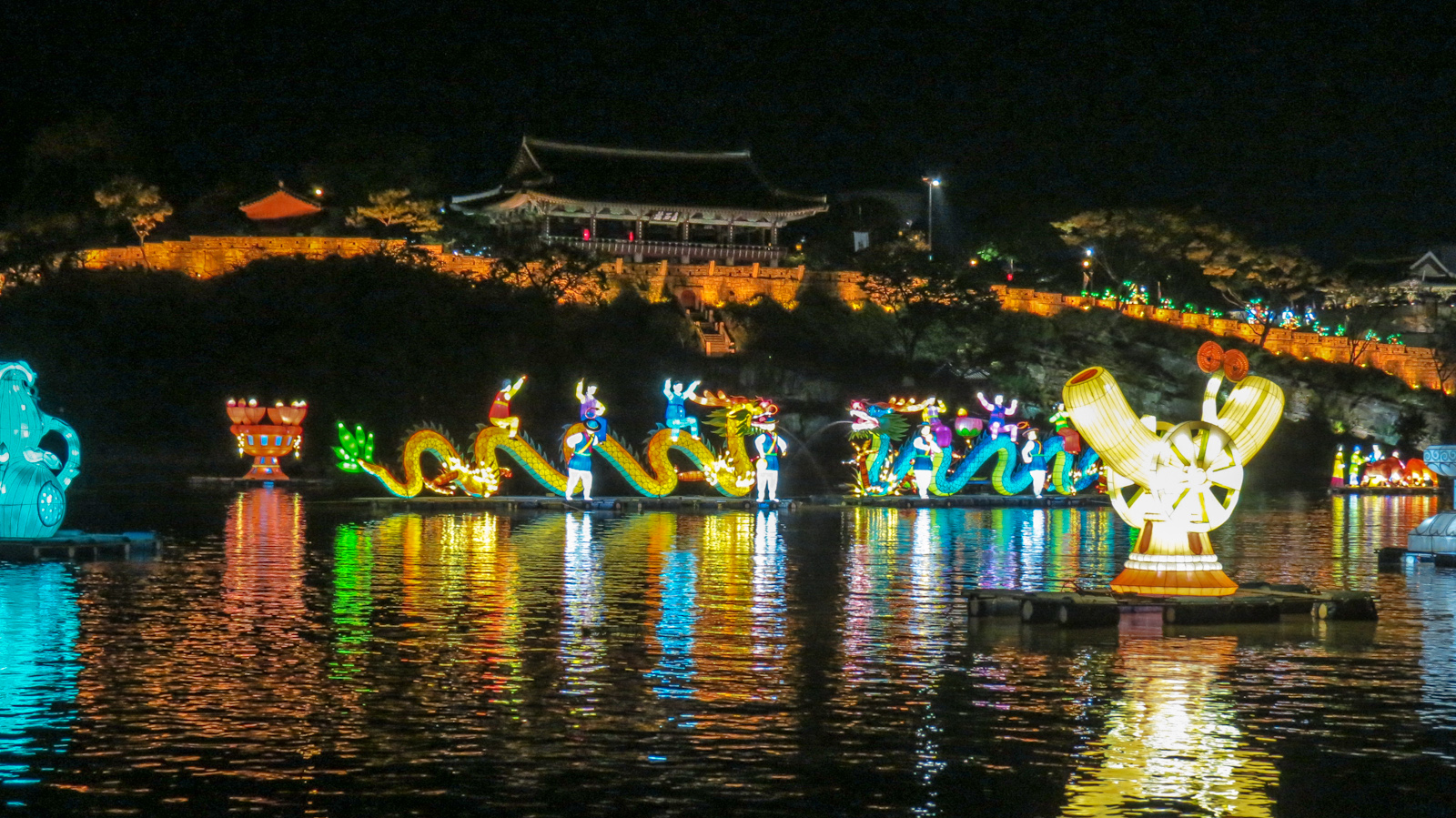 jinju-lantern-festival-dragons-and-castle