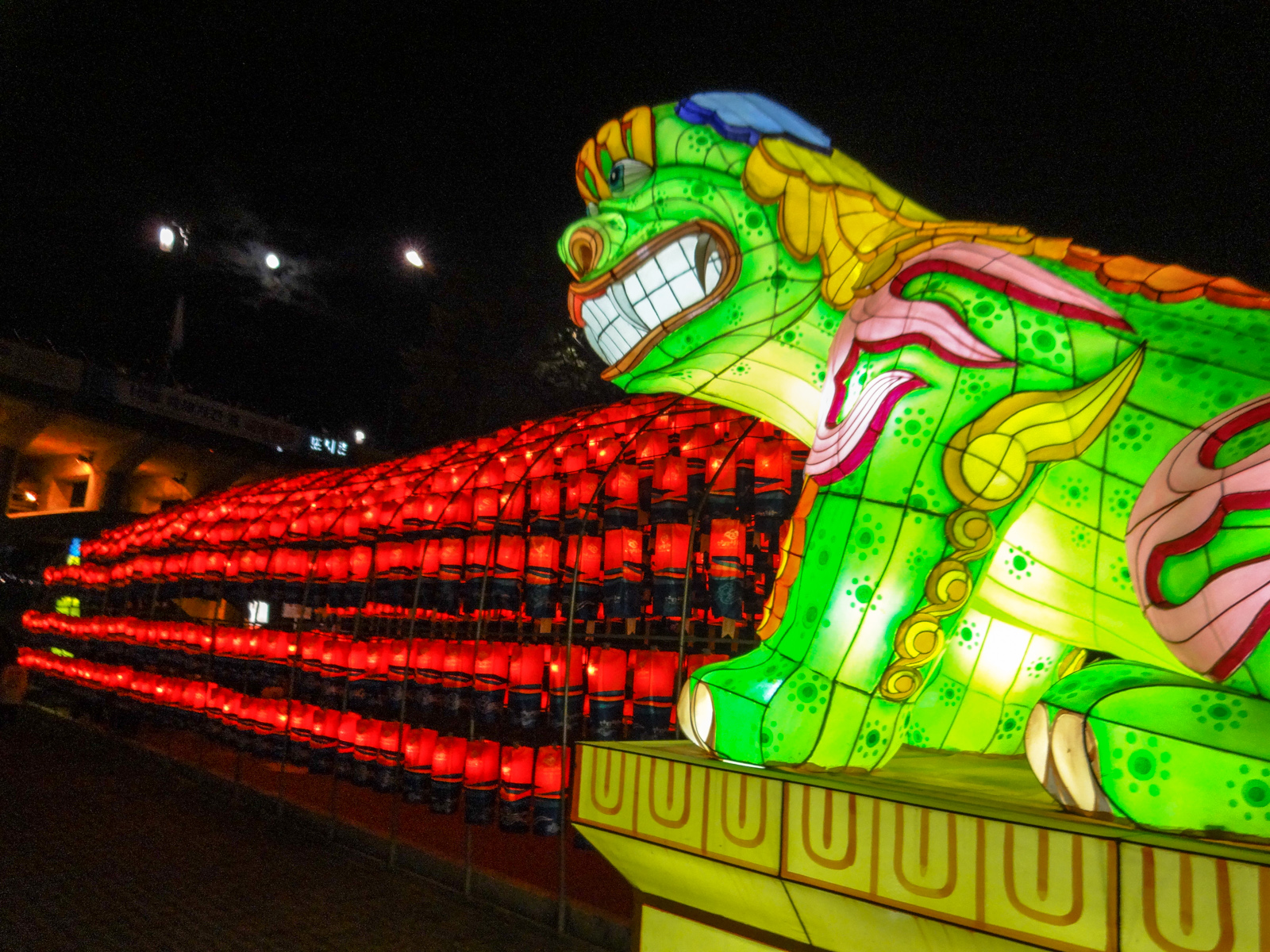 jinju-lantern-festival-lion-and-tunnel