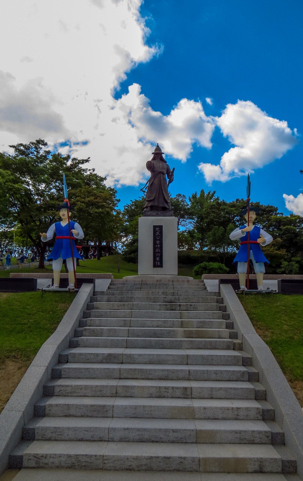 statue-jiju-lantern-festival-castle-park