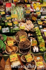 kanazawa-fish-market-vegetable-staff