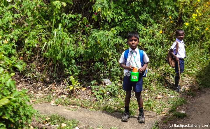 schoolboys-kandy-ella-train-journey