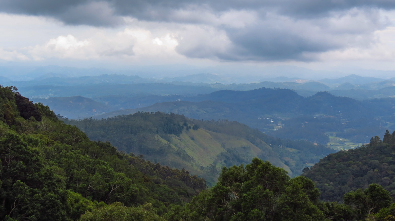 clouds-and-mountains-sri-lanka