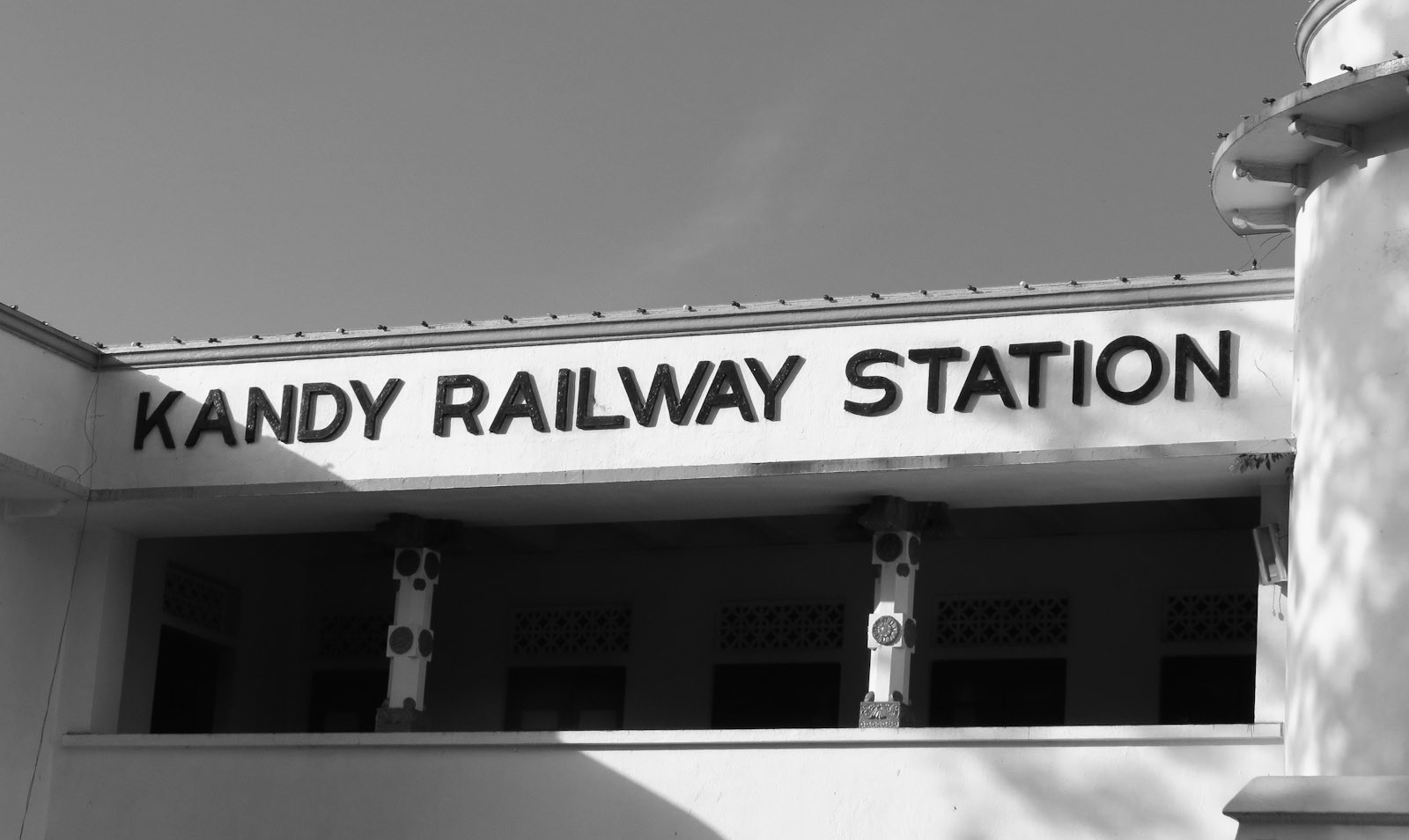 sri-lankan-kandy-railway-monochrome