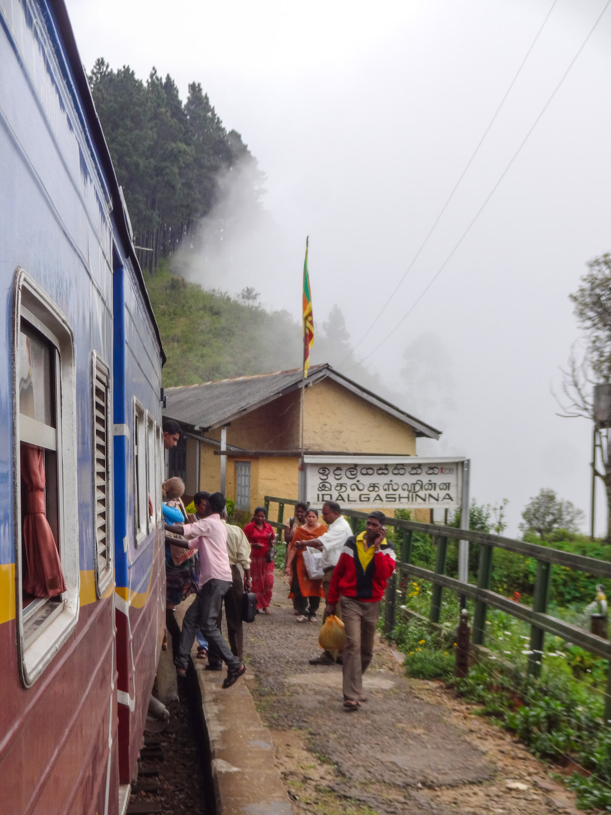 top-of-the-mountains-kandy-ella-train