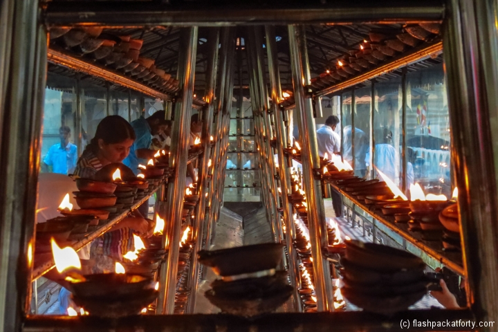 kandy-temple-oil-lights