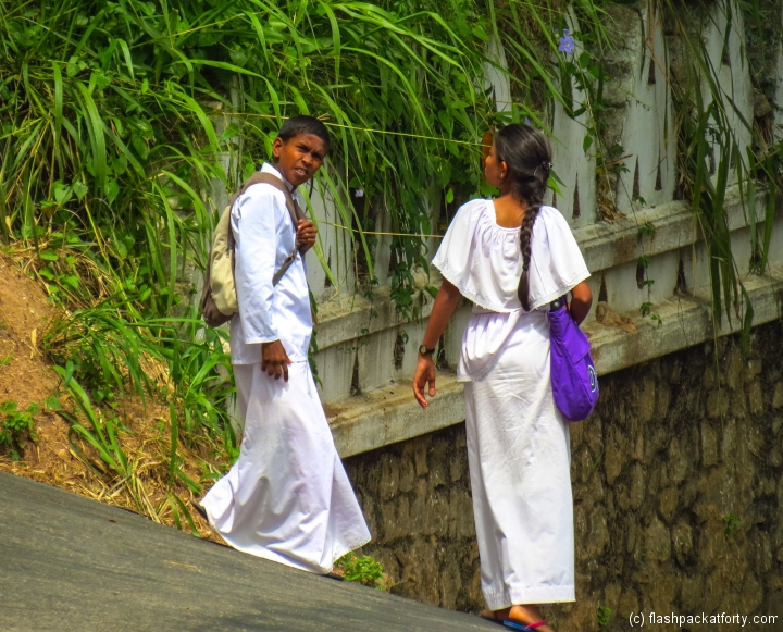 school-kids-leave-buddhist-school-kandy