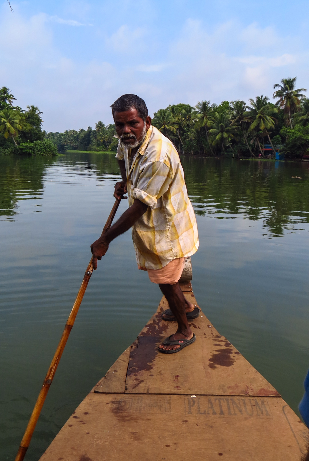boatman-kerala-backwaters