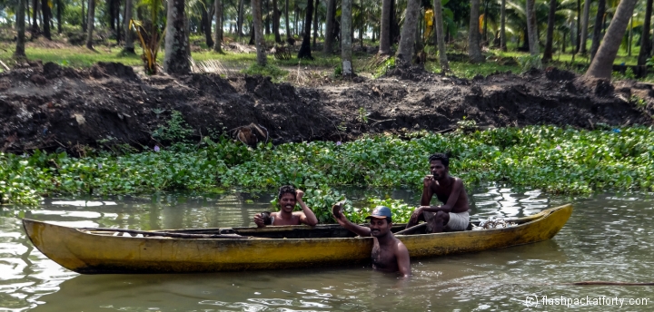 kerala-backwaters-fishermen-with-catch