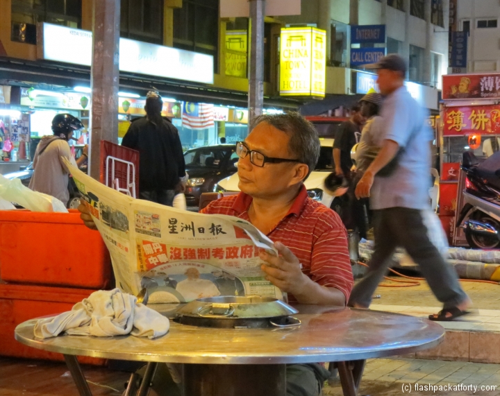 reading-in-the-bustle-chinatown-kl