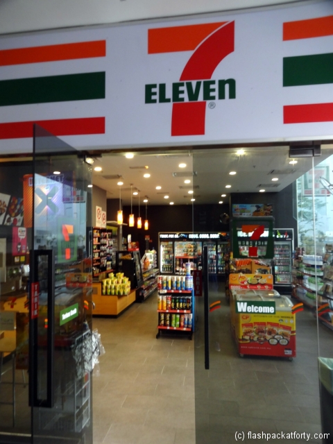 7-11 tune hotel klia2.JPG