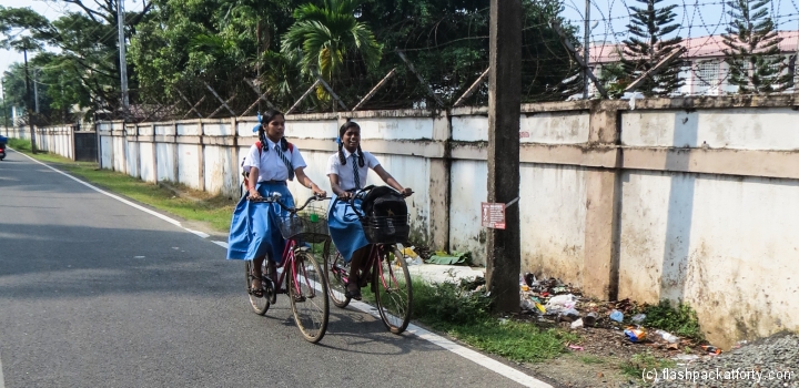 schoolgirls-on-cycles-fort-kochi