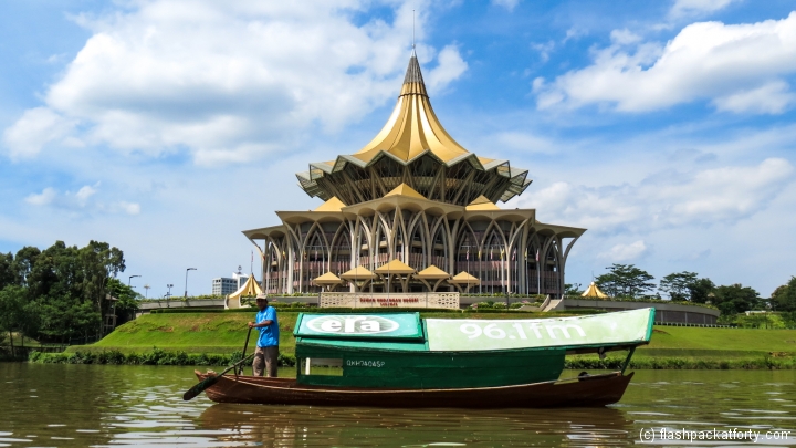 sampan-and-state-parliament-building-kuching