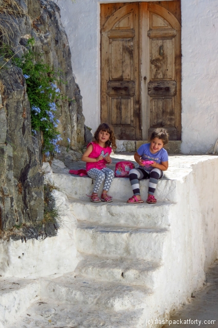 kids-on-steps-in-lindos