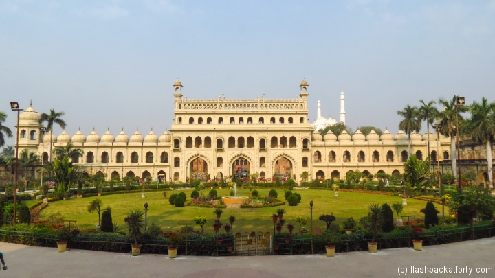 bara-imambara-circle-and-building-india-lucknoq