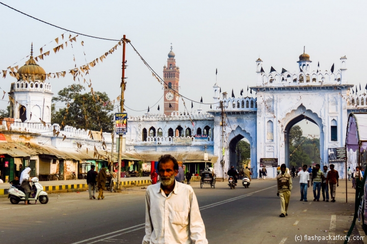 chhota-imambara-appraoch-lucknow