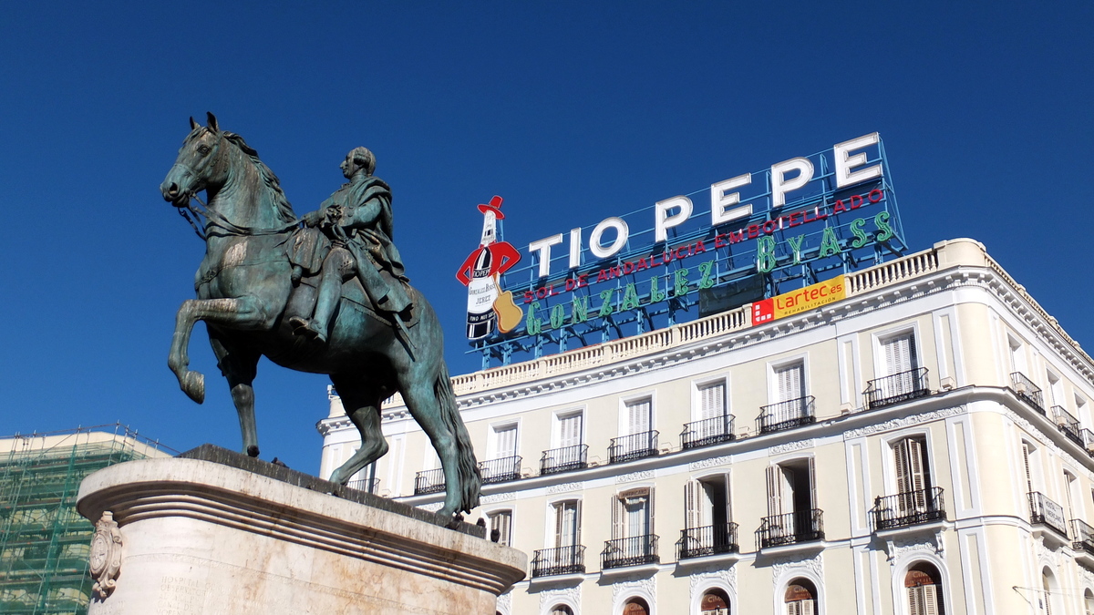 Spaniards Are Fed Up With Madrid's Las Meninas Street Sculptures –