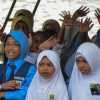 kids-waving-melacca