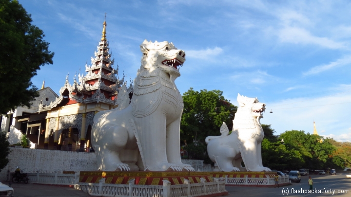 southwest-entrance-to-mandalay-hill-lions