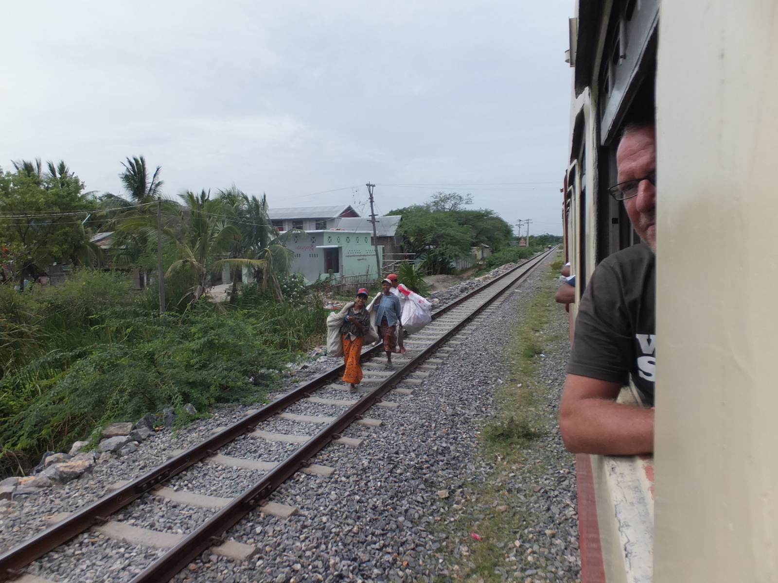 myanmar-train-tack-craig