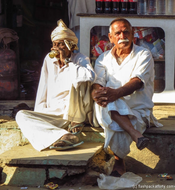 chai-drinking-mandawa