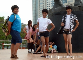 filippino-posers-at-tedoro-valencia-circle-manila