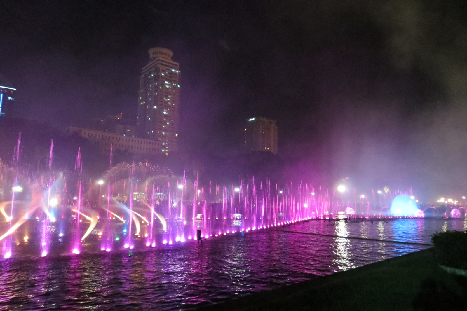 fountain-light-show-rizal-park