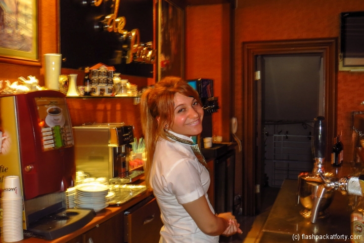 barwoman-at-grand-ideal-marmaris