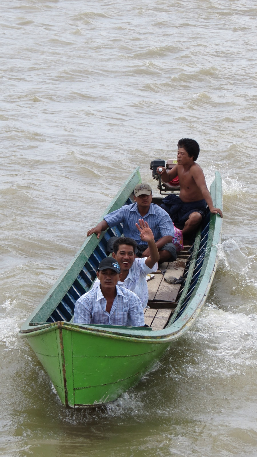 ayeyarwaddy-river-small-boat-mingun