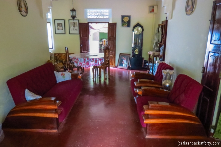 old-furniture-mirissa-homestay