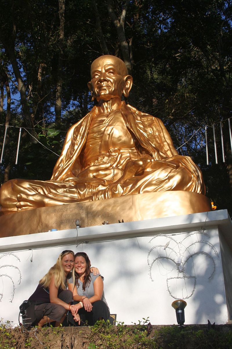 dani-and-jess-in-chiang-mai-thailand