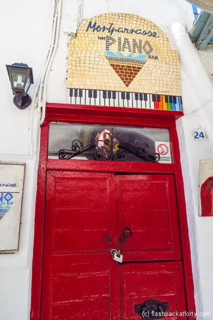 piano-bar-entrance-mykonos