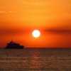 boat-in-sunset-mykonos