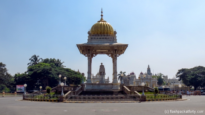 roundabout-statue-mysore