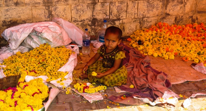 small-child-and-flowers-portrait