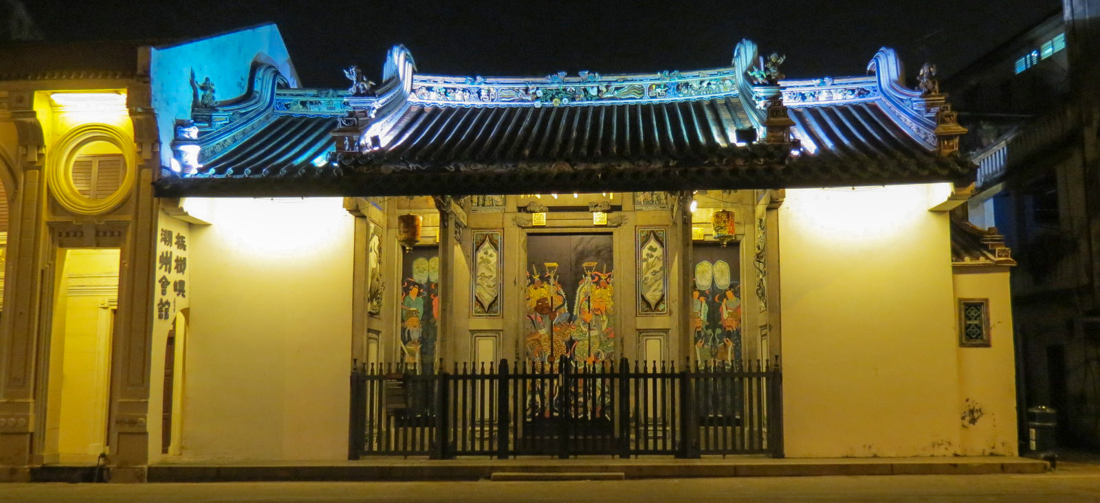 night-time-temple-penang