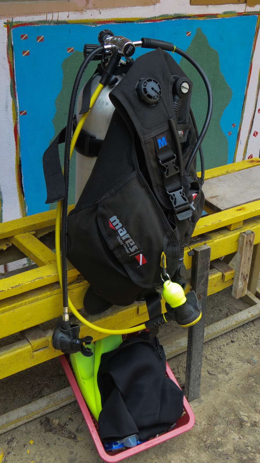 dive-gear-at-the-ready-panorama-divers