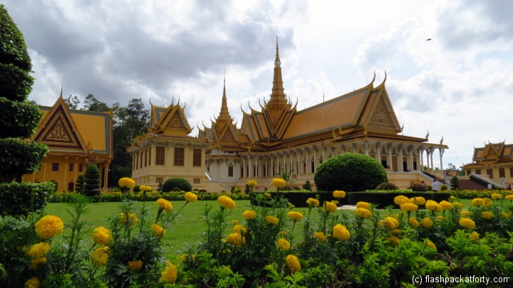 royal-palace-buildings-phnom-penh