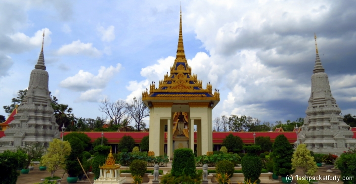 royal-palace-panorama-phnom-penh